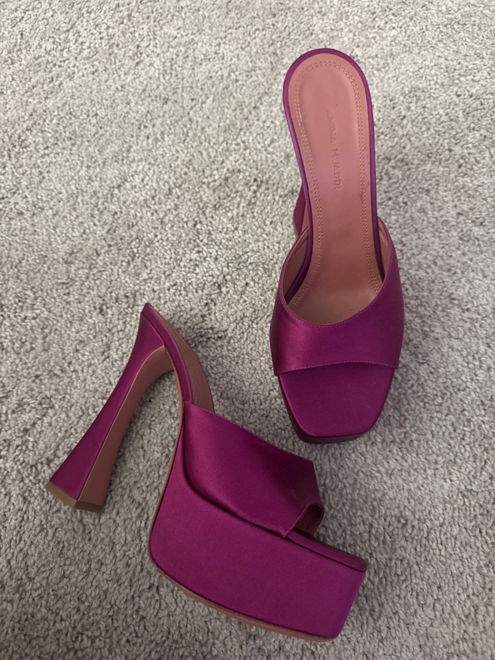 Amina muaddi heels - Picture 3 of 4